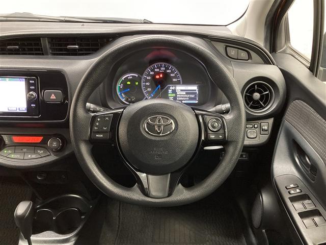 ヴィッツ ハイブリッドＦ　フルセグ　メモリーナビ　ＤＶＤ再生　ミュージックプレイヤー接続可　バックカメラ　衝突被害軽減システム　ＥＴＣ（12枚目）