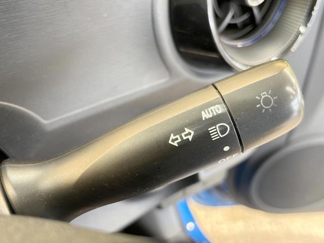 S SDナビ スマートキー ETC車載器 フルセグ Bluetooth アイドリングストップ オートライト オートエアコン 横滑り防止装置 電動格納ミラー プライバシーガラス(6枚目)