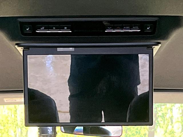 【フリップダウンモニター】大画面モニターで後席でもエンタメをお楽しみいただけます。小さなお子様にも大人気の装備です♪