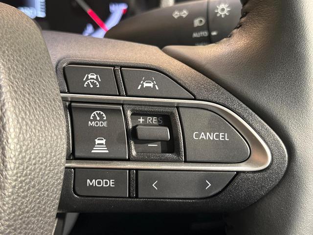 ヴォクシー Ｓ－Ｚ　フリップダウンモニター　メーカー１０型ナビ　バックカメラ　前中席シートヒーター　３眼ＬＥＤヘッド　両側電動ドア　レーダークルーズ　ドラレコ　ハーフレザー　ＥＴＣ　ドラレコ　純正１７ＡＷ　ワンオーナー（8枚目）