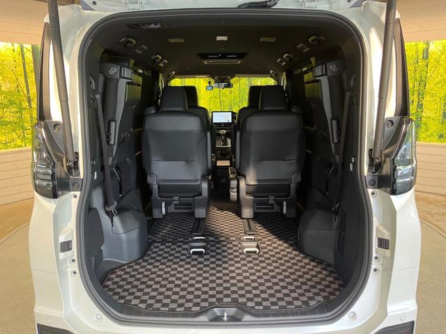 ヴォクシー Ｓ－Ｚ　フリップダウンモニター　メーカー１０型ナビ　バックカメラ　前中席シートヒーター　３眼ＬＥＤヘッド　両側電動ドア　レーダークルーズ　ドラレコ　ハーフレザー　ＥＴＣ　ドラレコ　純正１７ＡＷ　ワンオーナー（12枚目）