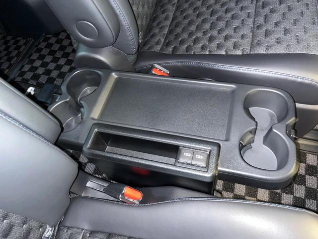 ヴォクシー Ｓ－Ｚ　フリップダウンモニター　メーカー１０型ナビ　バックカメラ　前中席シートヒーター　３眼ＬＥＤヘッド　両側電動ドア　レーダークルーズ　ドラレコ　ハーフレザー　ＥＴＣ　ドラレコ　純正１７ＡＷ　ワンオーナー（42枚目）