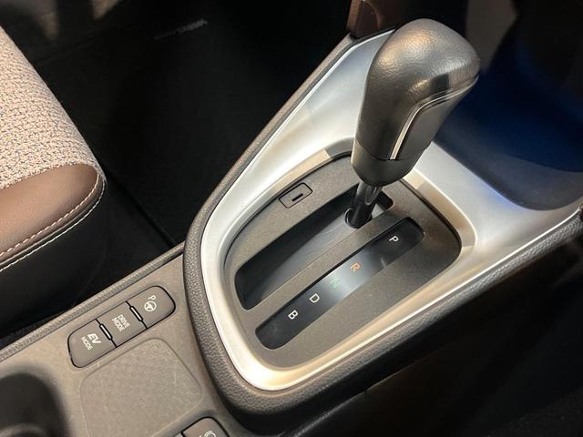 ヤリスクロス ハイブリッドＺ　純正８型ディスプレイオーディオ　パノラミックビューモニター　ヘッドアップディスプレイ　レーダークルーズ　シートヒーター　パワーバックドア　ＥＴＣ　ドラレコ　パワーシート　ルーフレール　禁煙車（21枚目）