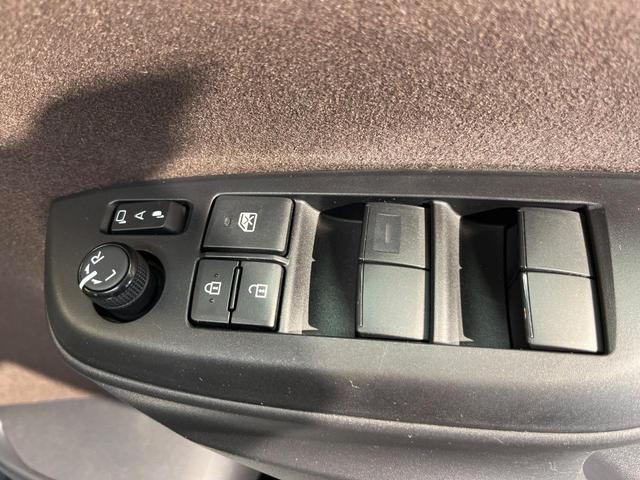 ヤリスクロス ハイブリッドＺ　純正８型ディスプレイオーディオ　パノラミックビューモニター　ヘッドアップディスプレイ　レーダークルーズ　シートヒーター　パワーバックドア　ＥＴＣ　ドラレコ　パワーシート　ルーフレール　禁煙車（42枚目）