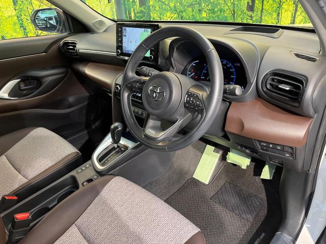 ヤリスクロス ハイブリッドＺ　純正８型ディスプレイオーディオ　パノラミックビューモニター　ヘッドアップディスプレイ　レーダークルーズ　シートヒーター　パワーバックドア　ＥＴＣ　ドラレコ　パワーシート　ルーフレール　禁煙車（51枚目）