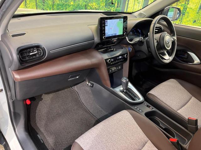 ヤリスクロス ハイブリッドＺ　純正８型ディスプレイオーディオ　パノラミックビューモニター　ヘッドアップディスプレイ　レーダークルーズ　シートヒーター　パワーバックドア　ＥＴＣ　ドラレコ　パワーシート　ルーフレール　禁煙車（52枚目）