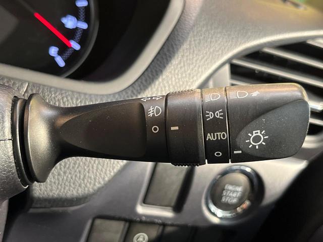 ヴォクシー ＺＳ　煌　純正９型ナビ　フリップダウン　両側電動ドア　ＬＥＤヘッド　ＥＴＣ　禁煙車　純正１６ＡＷ　リアオートエアコン　ドアバイザー　アイドリングストップ　横滑り防止　Ｂｌｕｅｔｏｏｔｈ　ＣＤ　スマートキー（35枚目）