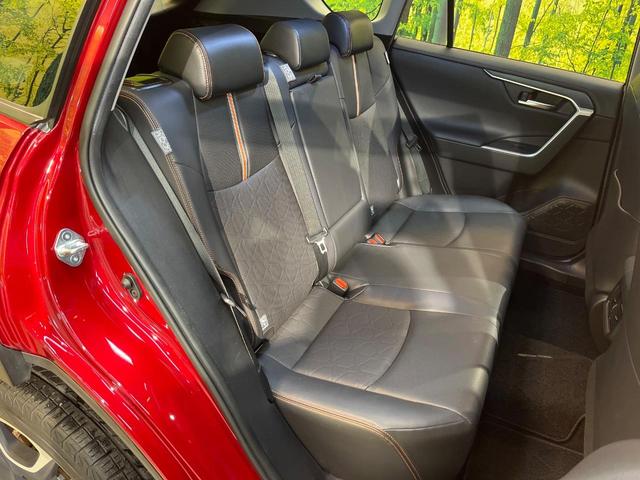 ＲＡＶ４ アドベンチャー　４ＷＤ　純正９型ナビ　バックカメラ　クリアランスソナー　レーダークルーズ　ＥＴＣ車載器　シートヒーター　シートクーラー　ステリングヒーター　合皮レザーシート　ＬＥＤヘッド　純正１９ＡＷ　ワンオーナー（10枚目）
