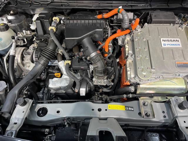 キックス Ｘ　純正９型ナビ　全周囲カメラ　衝突軽減装置　プロパイロット　禁煙車　２トーンカラー　ハーフレザーシート　シートヒーター　ドラレコ　コーナーセンサー　レーンキープ　ＬＥＤヘッド　ＥＴＣ　ステアリンヒーター（18枚目）