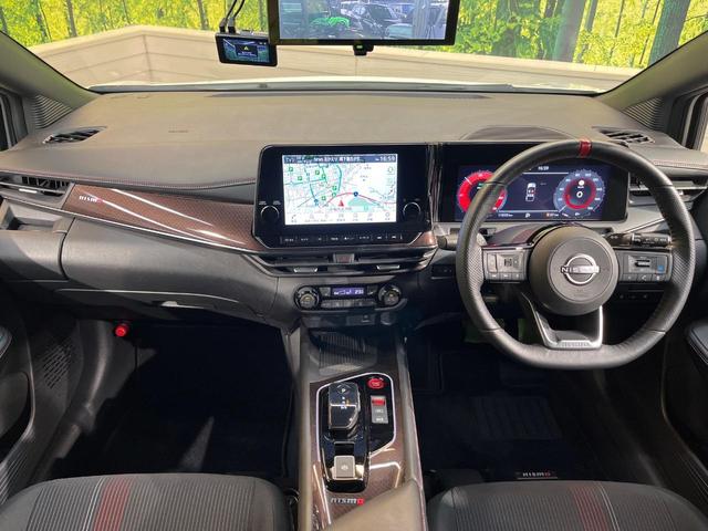 オーラ ニスモ　純正９型ナビ　全周囲カメラ　禁煙車　デジタルインナーミラー　ハーフレザーシート　コーナーセンサー　スマートキー　ＬＥＤヘッド　ＥＴＣ２．０　ドライブレコーダー　プロパイロット　ニスモエアロ（2枚目）