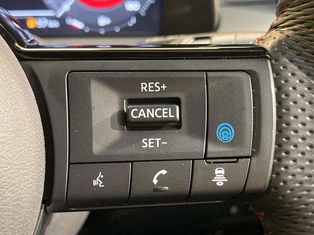 オーラ ニスモ　純正９型ナビ　全周囲カメラ　禁煙車　デジタルインナーミラー　ハーフレザーシート　コーナーセンサー　スマートキー　ＬＥＤヘッド　ＥＴＣ２．０　ドライブレコーダー　プロパイロット　ニスモエアロ（6枚目）