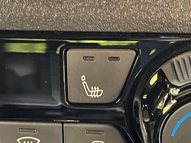 オーラ ニスモ　純正９型ナビ　全周囲カメラ　禁煙車　デジタルインナーミラー　ハーフレザーシート　コーナーセンサー　スマートキー　ＬＥＤヘッド　ＥＴＣ２．０　ドライブレコーダー　プロパイロット　ニスモエアロ（7枚目）