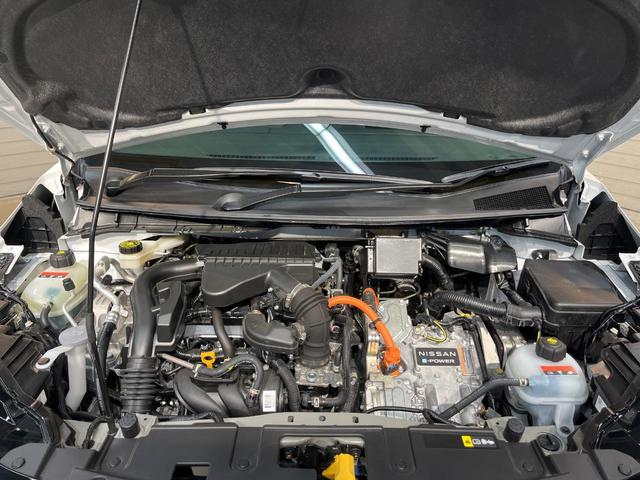 オーラ ニスモ　純正９型ナビ　全周囲カメラ　禁煙車　デジタルインナーミラー　ハーフレザーシート　コーナーセンサー　スマートキー　ＬＥＤヘッド　ＥＴＣ２．０　ドライブレコーダー　プロパイロット　ニスモエアロ（18枚目）