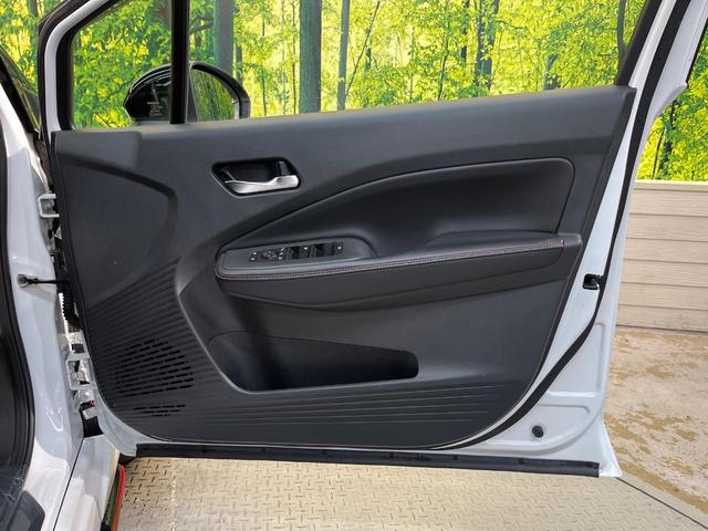 オーラ ニスモ　純正９型ナビ　全周囲カメラ　禁煙車　デジタルインナーミラー　ハーフレザーシート　コーナーセンサー　スマートキー　ＬＥＤヘッド　ＥＴＣ２．０　ドライブレコーダー　プロパイロット　ニスモエアロ（42枚目）