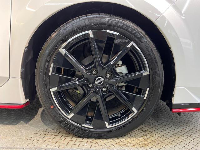 オーラ ニスモ　純正９型ナビ　全周囲カメラ　禁煙車　デジタルインナーミラー　ハーフレザーシート　コーナーセンサー　スマートキー　ＬＥＤヘッド　ＥＴＣ２．０　ドライブレコーダー　プロパイロット　ニスモエアロ（62枚目）