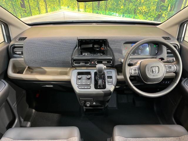 フリード エアー　ＥＸ　登録済未使用車　６人乗り　両側電動ドア　レーダークルーズ　前席シートヒーター　ホンダセンシング　デジタルインナーミラー　ハーフレザー　ＬＥＤヘッド　純正１５ＡＷ　アイドリングストップ　スマートキー（2枚目）