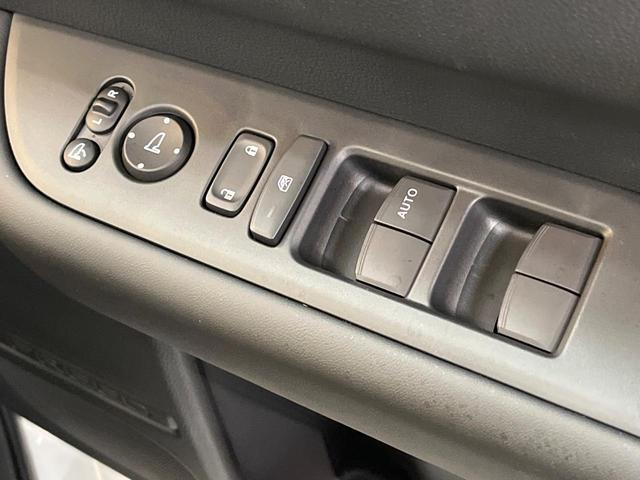 フリード エアー　ＥＸ　登録済未使用車　６人乗り　両側電動ドア　レーダークルーズ　前席シートヒーター　ホンダセンシング　デジタルインナーミラー　ハーフレザー　ＬＥＤヘッド　純正１５ＡＷ　アイドリングストップ　スマートキー（32枚目）