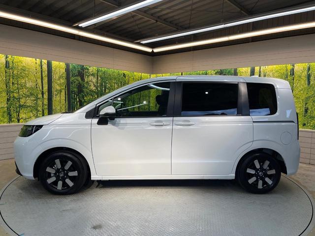 フリード エアー　ＥＸ　登録済未使用車　６人乗り　両側電動ドア　レーダークルーズ　前席シートヒーター　ホンダセンシング　デジタルインナーミラー　ハーフレザー　ＬＥＤヘッド　純正１５ＡＷ　アイドリングストップ　スマートキー（52枚目）