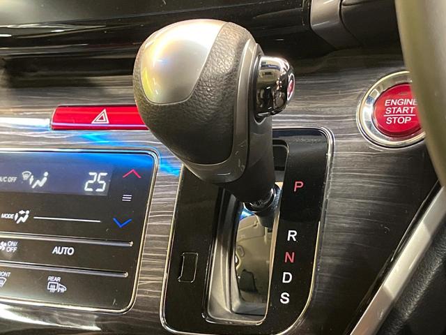 オデッセイ アブソルート　衝突軽減　フリップダウン　メーカーナビ　両側電動ドア　純正革巻きステリング　ハーフレザーシート　ＬＥＤヘッド　純正１７ＡＷ　リアオートエアコン　タッチパネル式オートエアコン　ワンオーナー　禁煙車（21枚目）