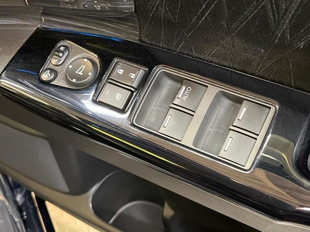 オデッセイ アブソルート　衝突軽減　フリップダウン　メーカーナビ　両側電動ドア　純正革巻きステリング　ハーフレザーシート　ＬＥＤヘッド　純正１７ＡＷ　リアオートエアコン　タッチパネル式オートエアコン　ワンオーナー　禁煙車（40枚目）