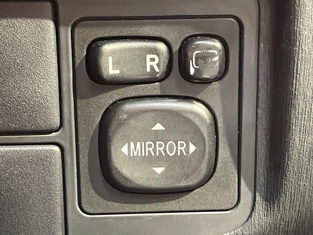 プリウス S 純正ナビ バックカメラ 禁煙車 HIDヘッド ETC スマートキー オートライト オートエアコン 純正15インチAW Bluetooth CD/DVD 革巻きステアリング ステアリングスイッチ(27枚目)