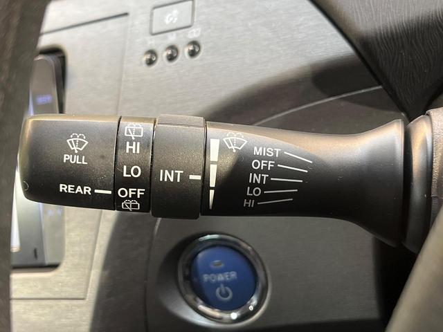 プリウス S 純正ナビ バックカメラ 禁煙車 HIDヘッド ETC スマートキー オートライト オートエアコン 純正15インチAW Bluetooth CD/DVD 革巻きステアリング ステアリングスイッチ(30枚目)