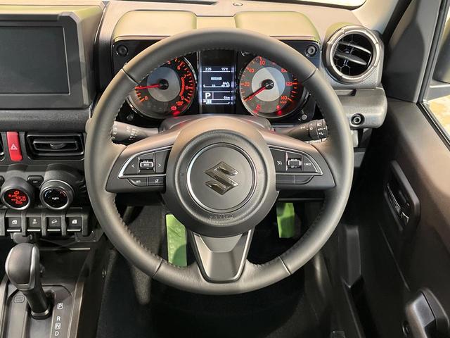 ジムニー XC ターボ 届出済未使用車 寒冷地仕様 衝突軽減装置 シートヒーター クルーズコントロール スマートキー LEDヘッド 車線逸脱警報 誤発進抑制機能 オートライト オートエアコン 純正16インチAW(12枚目)