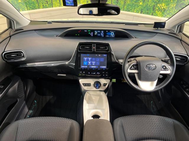 プリウス A 純正9型ナビ バックカメラ セーフティセンス レーダークルーズ コーナーセンサー スマートキー LEDヘッド ETC オートマチックハイビーム ブラインドスポットモニター 車線逸脱警報 オートライト(2枚目)