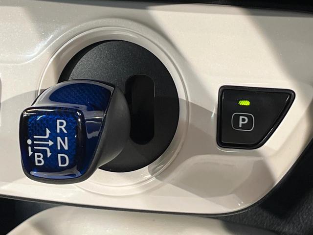 プリウス A 純正9型ナビ バックカメラ セーフティセンス レーダークルーズ コーナーセンサー スマートキー LEDヘッド ETC オートマチックハイビーム ブラインドスポットモニター 車線逸脱警報 オートライト(21枚目)