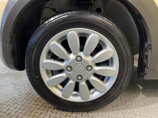 アルトラパン X バックカメラ 衝突軽減装置 禁煙車 2トーンカラー シートヒーター ドラレコ スマートキー HIDヘッド オートマチックハイビーム 車線逸脱警報 誤発進抑制機能 Bluetooth 純正14インチAW(60枚目)