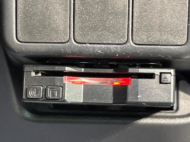 アクア Ｌ　ＳＤナビ　バックカメラ　禁煙車　ＥＴＣ　オートエアコン　ＥＶモード　エコモード　　横滑り防止装置　アイドリングストップ　バックカメラ　トラクションコントロール　ミュージックサーバー（6枚目）