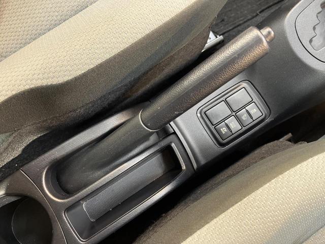 アクア Ｌ　ＳＤナビ　バックカメラ　禁煙車　ＥＴＣ　オートエアコン　ＥＶモード　エコモード　　横滑り防止装置　アイドリングストップ　バックカメラ　トラクションコントロール　ミュージックサーバー（29枚目）