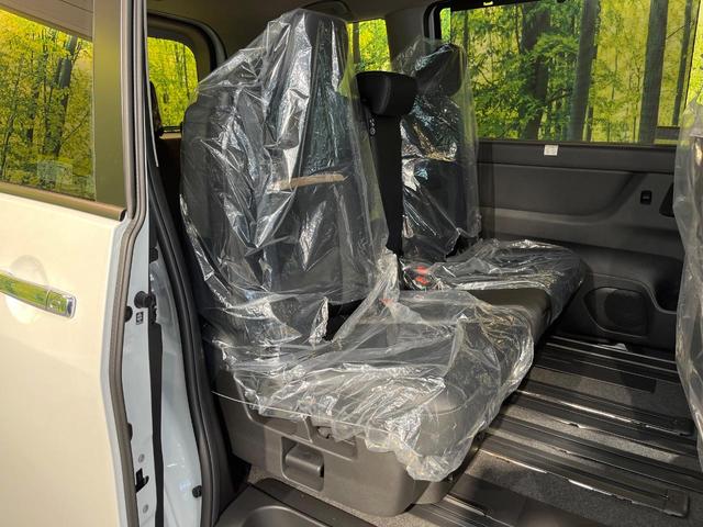 セレナ ｅ－パワー　ハイウェイスターＶ　登録済未使用車　メーカー１２型ナビ　両側電動ドア　全周囲カメラ　衝突被害軽減　デジタルミラー　レーダークルーズ　コーナーセンサー　スマートキー　ＬＥＤヘッド　ビルトインＥＴＣ　車線逸脱警報（9枚目）