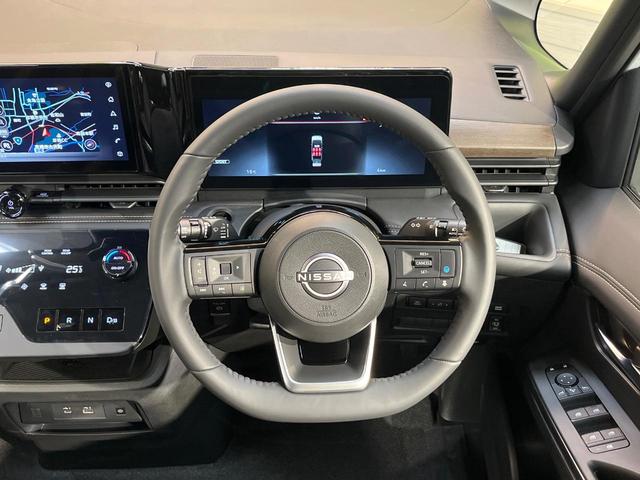 セレナ ｅ－パワー　ハイウェイスターＶ　登録済未使用車　メーカー１２型ナビ　両側電動ドア　全周囲カメラ　衝突被害軽減　デジタルミラー　レーダークルーズ　コーナーセンサー　スマートキー　ＬＥＤヘッド　ビルトインＥＴＣ　車線逸脱警報（12枚目）