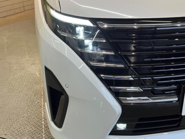 セレナ ｅ－パワー　ハイウェイスターＶ　登録済未使用車　メーカー１２型ナビ　両側電動ドア　全周囲カメラ　衝突被害軽減　デジタルミラー　レーダークルーズ　コーナーセンサー　スマートキー　ＬＥＤヘッド　ビルトインＥＴＣ　車線逸脱警報（13枚目）