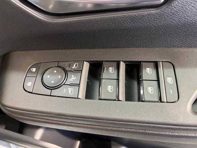 セレナ ｅ－パワー　ハイウェイスターＶ　登録済未使用車　メーカー１２型ナビ　両側電動ドア　全周囲カメラ　衝突被害軽減　デジタルミラー　レーダークルーズ　コーナーセンサー　スマートキー　ＬＥＤヘッド　ビルトインＥＴＣ　車線逸脱警報（38枚目）