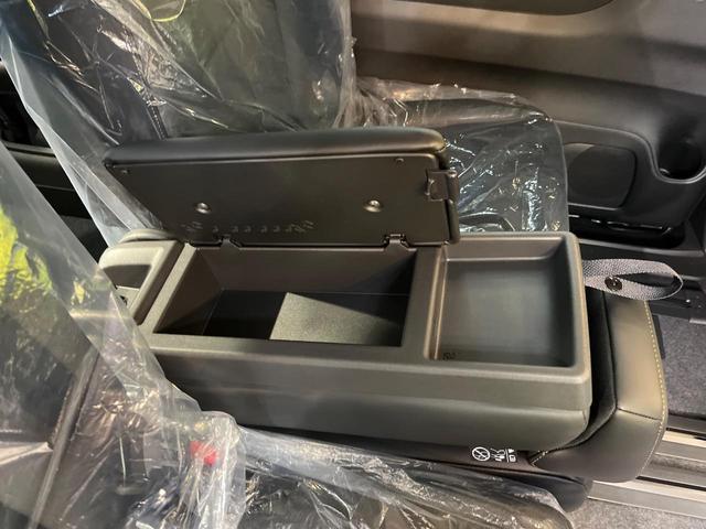 セレナ ｅ－パワー　ハイウェイスターＶ　登録済未使用車　メーカー１２型ナビ　両側電動ドア　全周囲カメラ　衝突被害軽減　デジタルミラー　レーダークルーズ　コーナーセンサー　スマートキー　ＬＥＤヘッド　ビルトインＥＴＣ　車線逸脱警報（40枚目）