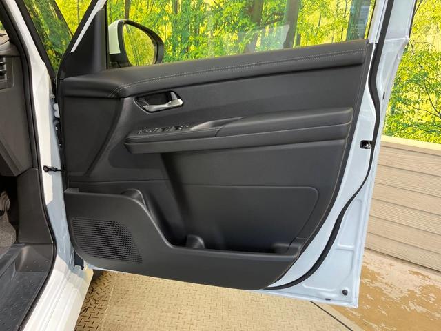 セレナ ｅ－パワー　ハイウェイスターＶ　登録済未使用車　メーカー１２型ナビ　両側電動ドア　全周囲カメラ　衝突被害軽減　デジタルミラー　レーダークルーズ　コーナーセンサー　スマートキー　ＬＥＤヘッド　ビルトインＥＴＣ　車線逸脱警報（43枚目）