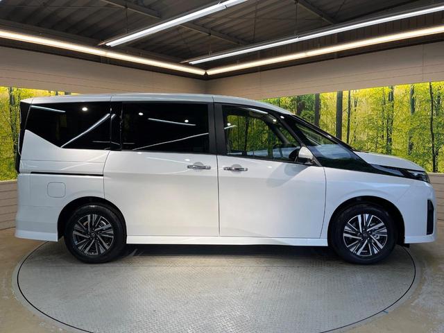 セレナ ｅ－パワー　ハイウェイスターＶ　登録済未使用車　メーカー１２型ナビ　両側電動ドア　全周囲カメラ　衝突被害軽減　デジタルミラー　レーダークルーズ　コーナーセンサー　スマートキー　ＬＥＤヘッド　ビルトインＥＴＣ　車線逸脱警報（63枚目）