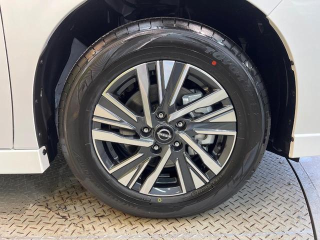 セレナ ｅ－パワー　ハイウェイスターＶ　登録済未使用車　メーカー１２型ナビ　両側電動ドア　全周囲カメラ　衝突被害軽減　デジタルミラー　レーダークルーズ　コーナーセンサー　スマートキー　ＬＥＤヘッド　ビルトインＥＴＣ　車線逸脱警報（64枚目）