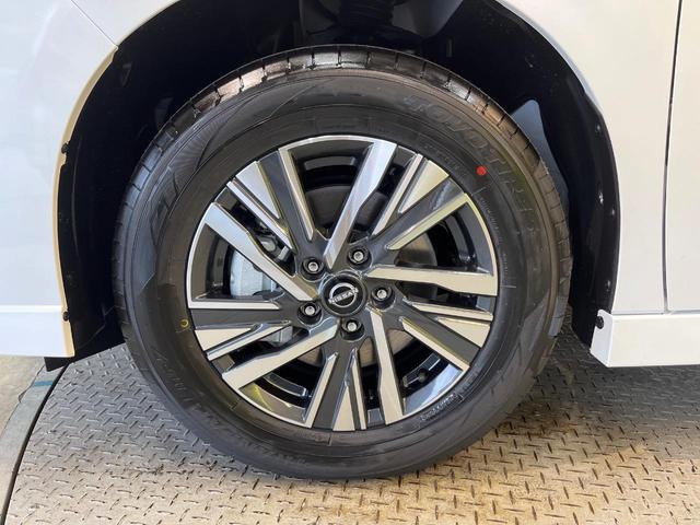 セレナ ｅ－パワー　ハイウェイスターＶ　登録済未使用車　メーカー１２型ナビ　両側電動ドア　全周囲カメラ　衝突被害軽減　デジタルミラー　レーダークルーズ　コーナーセンサー　スマートキー　ＬＥＤヘッド　ビルトインＥＴＣ　車線逸脱警報（67枚目）