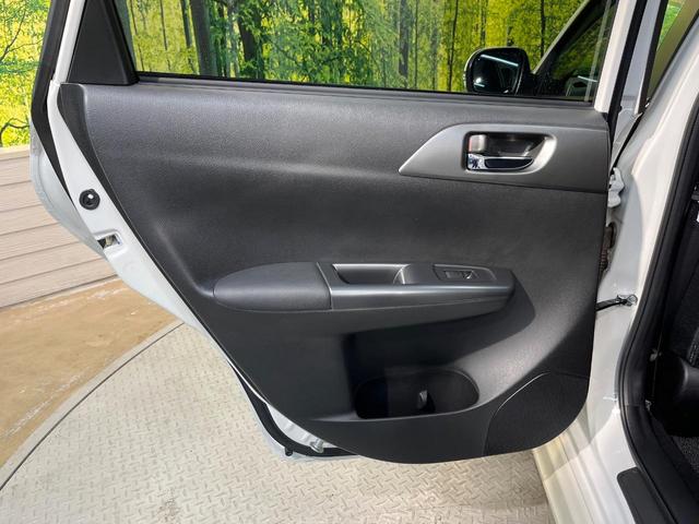 インプレッサ 2.0GT 4WD 禁煙車 オーディオ パワーシート スマートキー HIDヘッド ビルトインETC ドラレコ クルコン オートエアコン 純正17AW CD(33枚目)