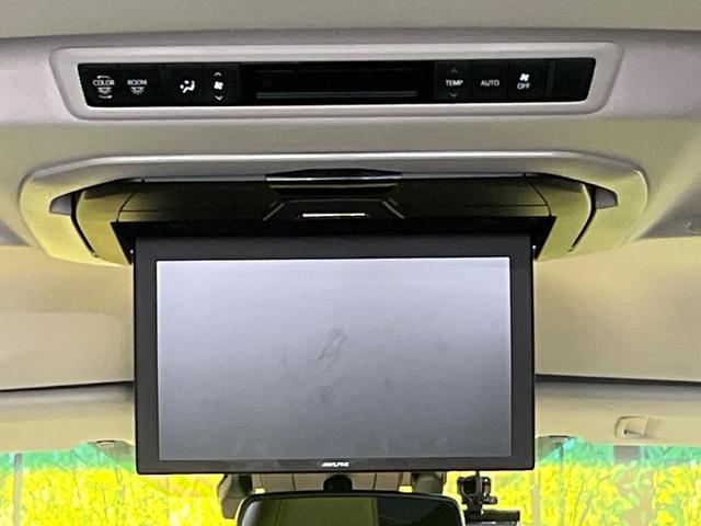 【フリップダウンモニター】大画面モニターで後席でもエンタメをお楽しみいただけます。小さなお子様にも大人気の装備です♪