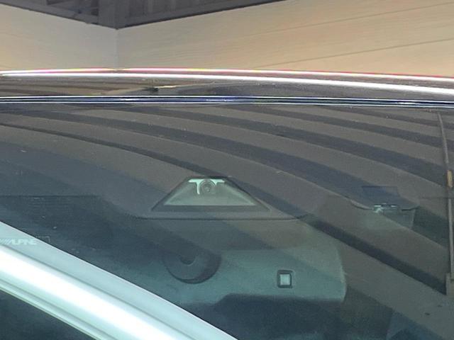 【トヨタセーフティセンス】走行中に前方の車両等を認識し、衝突しそうな時は警報とブレーキで衝突回避と被害軽減をアシスト。より安全にドライブをお楽しみいただけます。