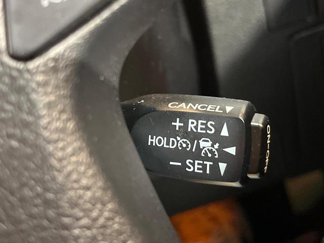 【レーダークルーズコントロール】高速道路での長距離走行が楽に！！自動で速度を保つクルーズコントロールが、衝突軽減システムと連携し、前方の車両を感知して車間を保つように速度調節してくれます！！