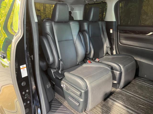 後部座席も気になるようなキズ・汚れやへたり等、大きなダメージはなく、良好な状態です。