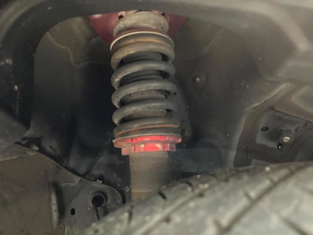 お車を安心してお乗りいただく為には、足回りの定期点検が欠かせません。サービスサポート（有償保証）では無料点検もご提供しており、安心のカーライフをお過ごしいただけるサポート体制が整っています。