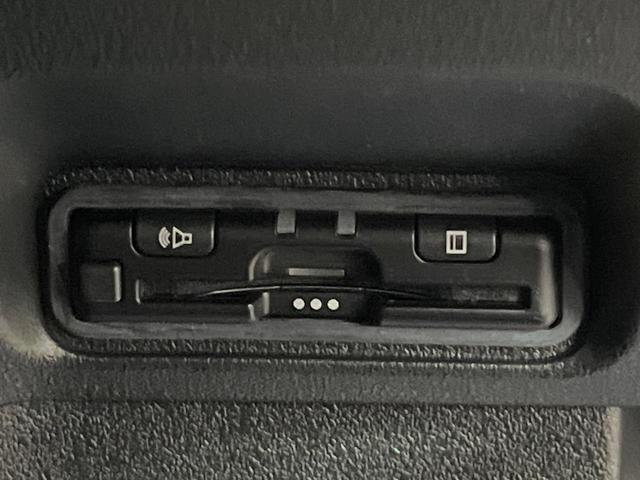 N-BOXカスタム ターボコーディネートスタイル 純正8型ナビ バックカメラ 両側電動ドア 衝突軽減ブレーキ シートヒーター LEDヘッド グレード専用15AW ETC車載器 アダプティブクルーズ 合皮レザーシート ブラックルーフ ワンオーナー 禁煙(26枚目)