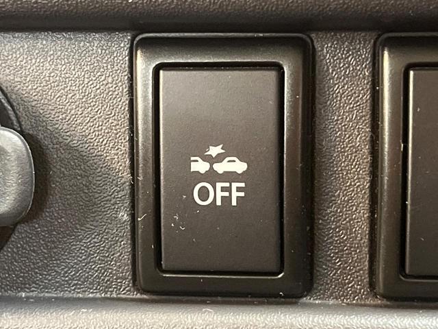 【三菱ｅ-Ａｓｓｉｓｔ】走行中に前方の車両等を認識し、衝突しそうな時は警報とブレーキで衝突回避と被害軽減をアシスト。より安全にドライブをお楽しみいただけます。