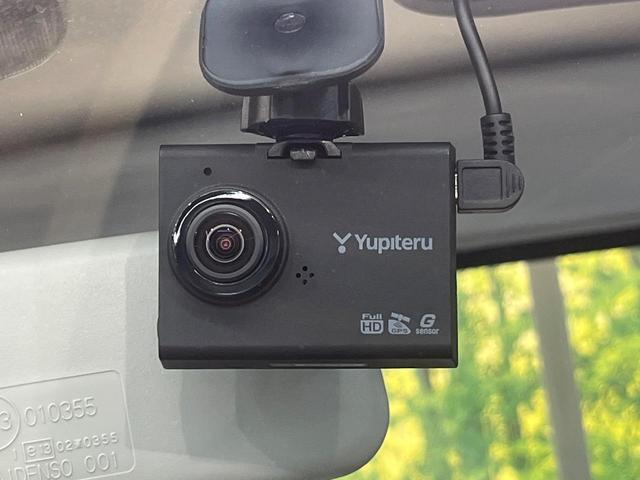 【ドライブレコーダー】安心・安全なカーライフに必須のドライブレコーダーを装備！走行中はもちろん、あおり運転や事故に遭遇した際の状況も映像で記録し、万一のリスクに備えます。